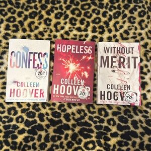3 COLLEEN HOOVER BOOKS~Excellent Condition!! 🤩🤩
